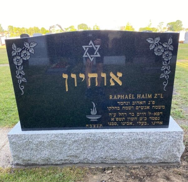Une pierre tombale juive