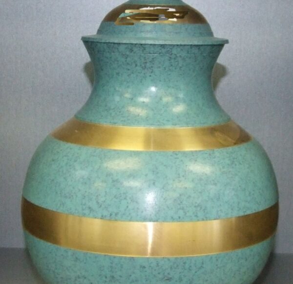 Une urne funéraire turquoise