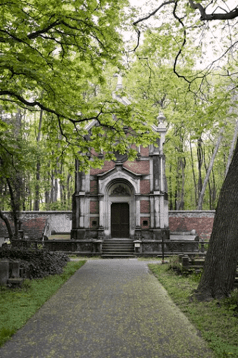 Le prix pour la construction d'une chapelle dans un cimetière