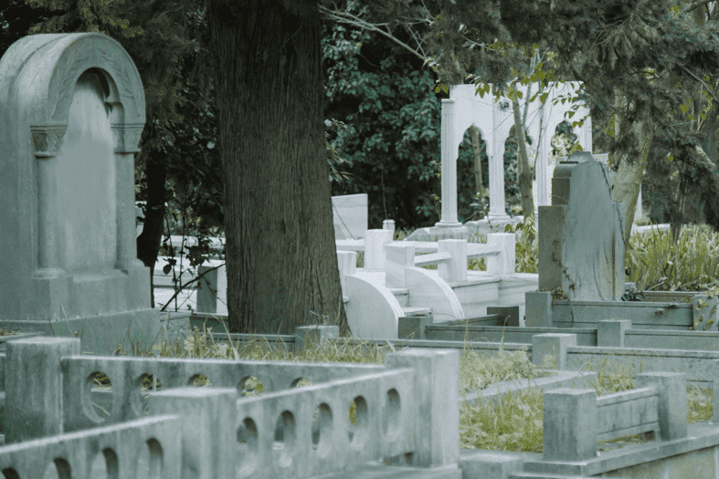 Choisir une pierre tombale pour le cimetière